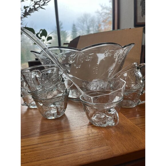 Anchor Hocking Savannah 18-Piece Punch Bowl Set With 8 Cups & Ladle - Picture 9 of 11